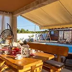 بيت للعطل Beti With Heated Pool فرسي