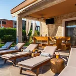 Beti With Heated Pool