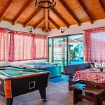 Beti With Heated Pool بيت للعطل
