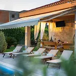 Beti With Heated Pool