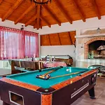 Beti With Heated Pool