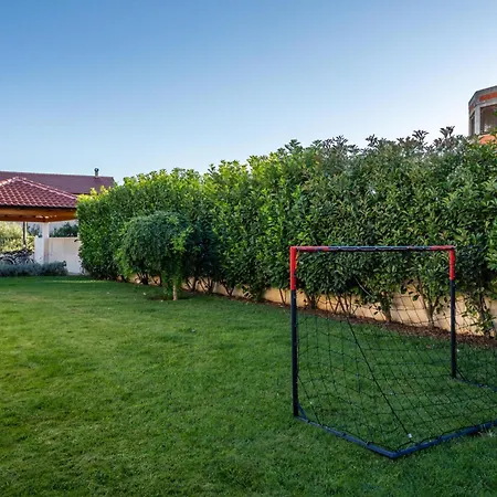 Сasa de vacaciones Beti With Heated Pool Vrsi