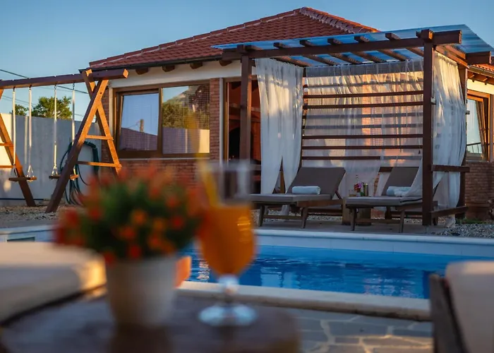 Beti With Heated Pool