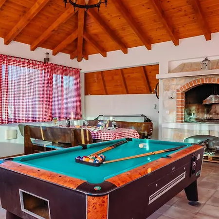 Beti With Heated Pool