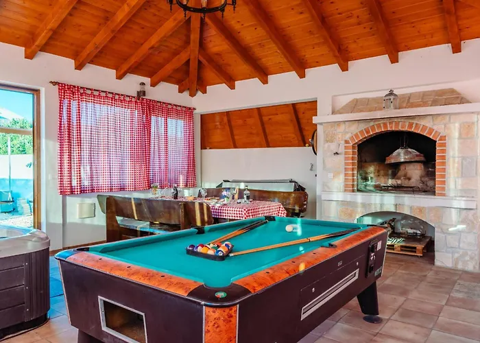 Beti With Heated Pool