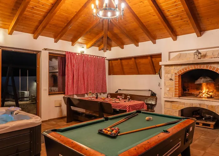 Beti With Heated Pool